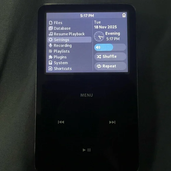 iPod Video/Classic 5th Gen w/ new OS !BATTERY WENT IN TODAY! NEEDS REPLACEMENT - Picture 1 of 3